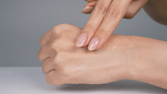 드롭샷매치 포트폴리오 - 화장품 회사 요청 손모델 촬영